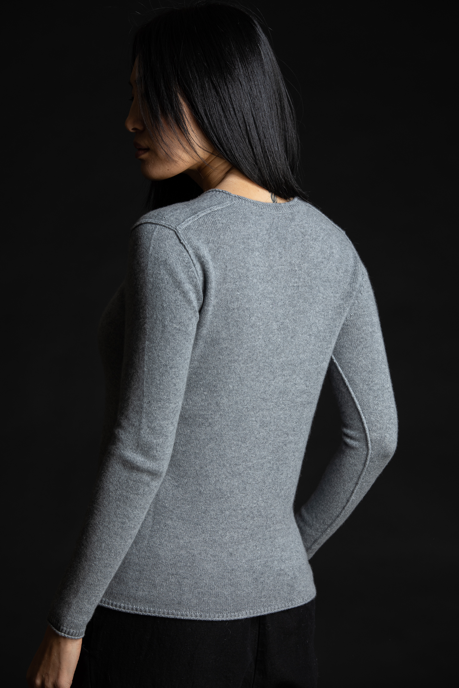 Paychi Guh | Cozy Luxe Crew, Husky Grey, 100% Baby Cashmere Paychi Guh | Cozy Luxe Crew, Husky Grey, 100% Baby Cashmere