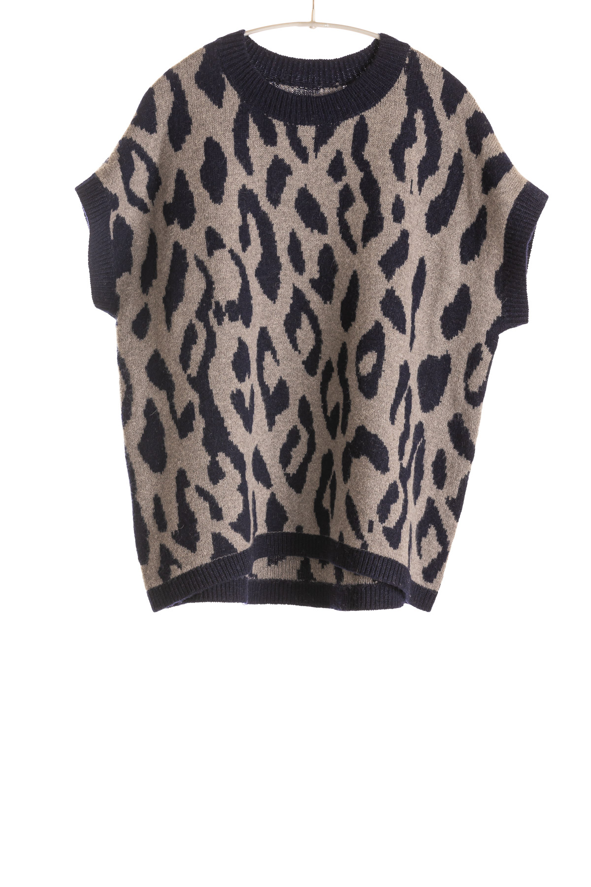 F478A_LeopardJacquardVest_ElephantNavy_H1Front