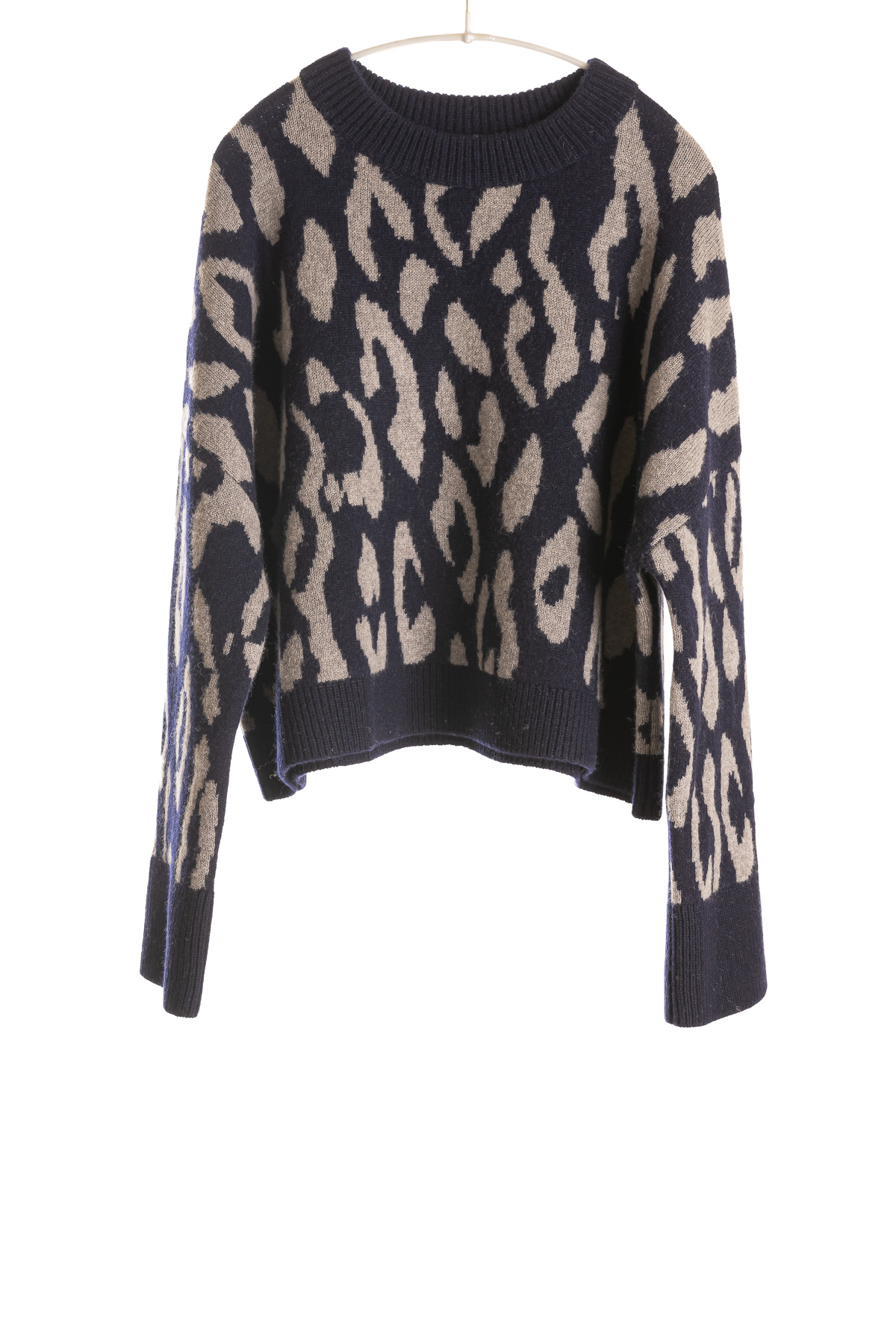 F487_BoxyLeopardPullover_NavyElephant_H1Front