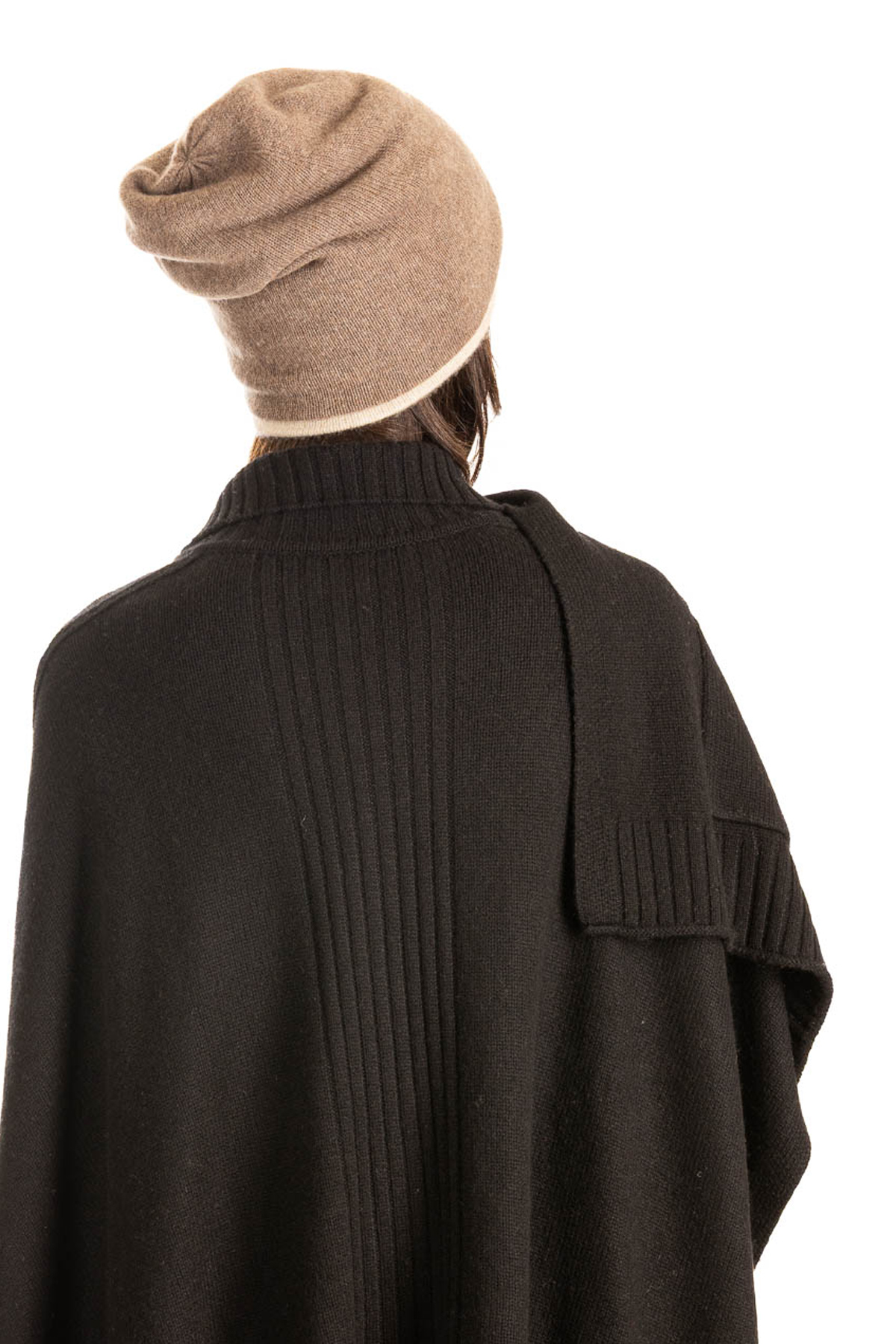 F161A_SlouchyBeanie_Caribou_E2