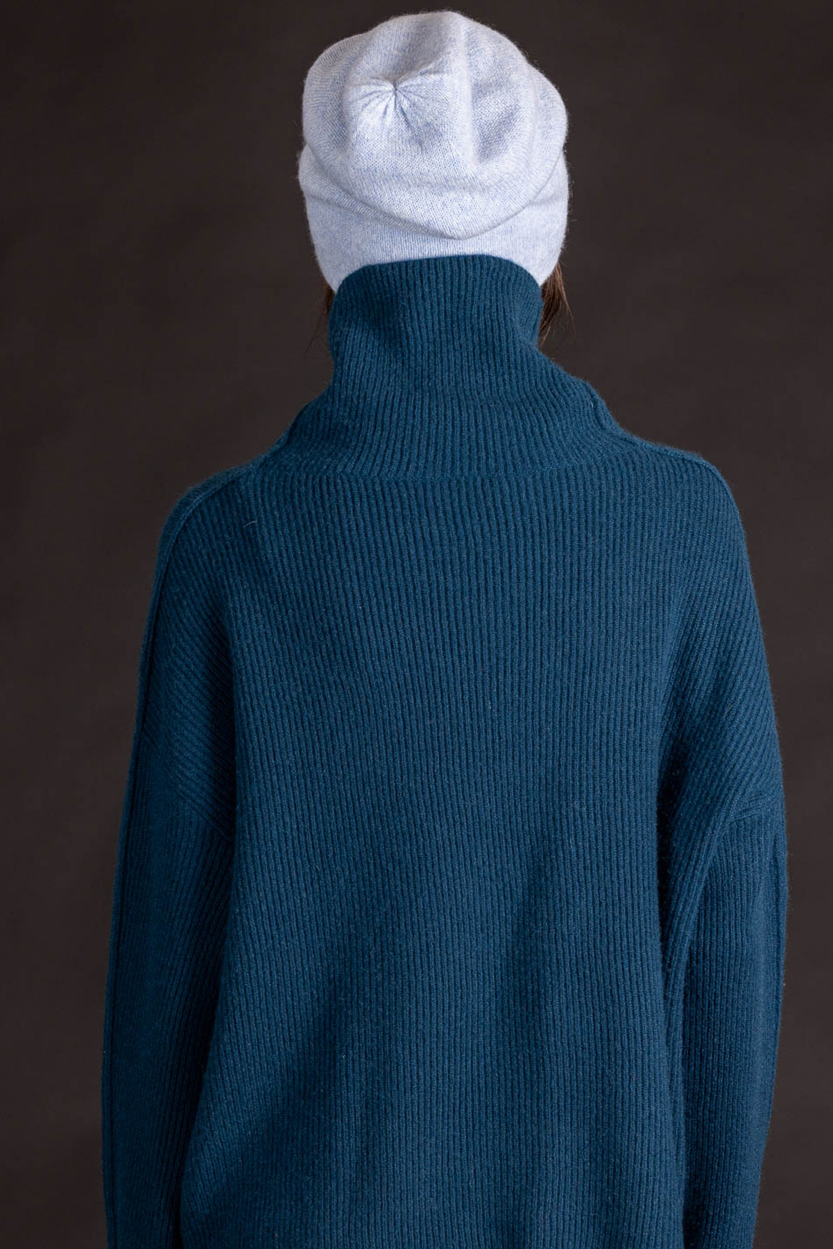 F161A_SlouchyBeanie_IceBlue_E2