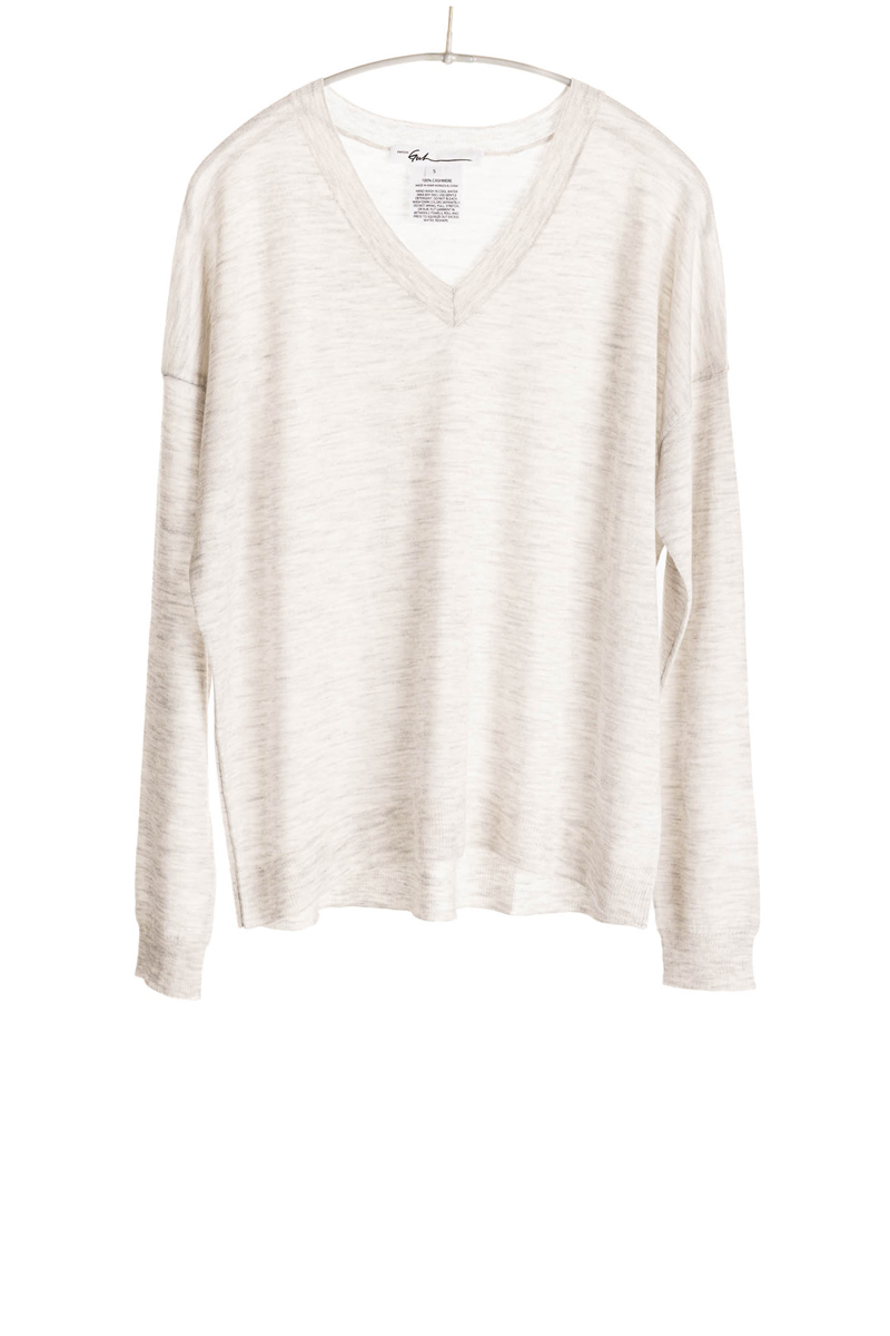 F495_EverydayVNeckPullover_DoveGrey_H1Front