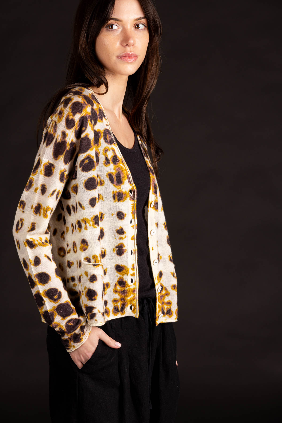 F499P_DottedVNeckCardigan_Gold_E2