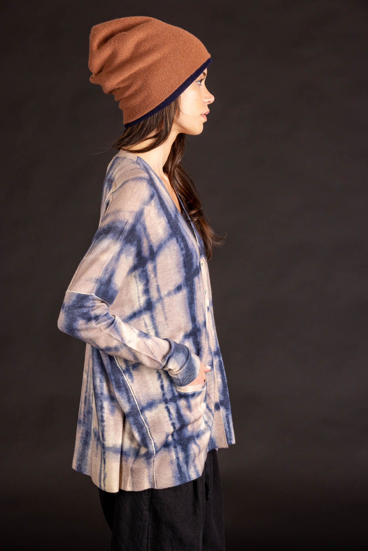 F502P_PlaidVNeckCardigan_LavenderNavy_E5