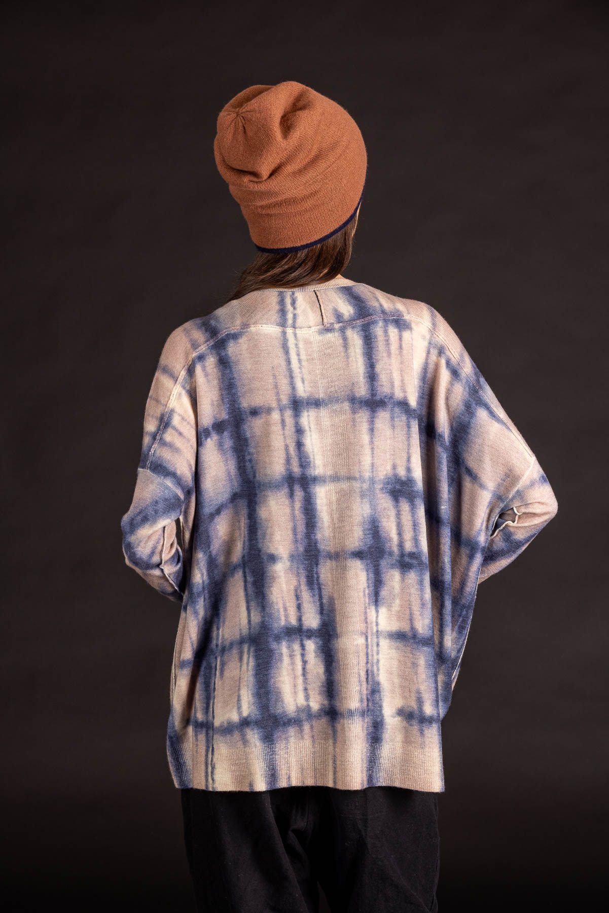 F502P_PlaidVNeckCardigan_LavenderNavy_E6